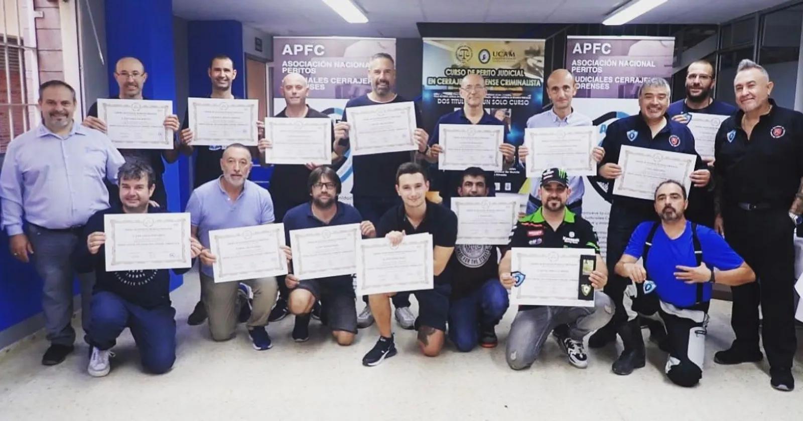 Alumnos titulados del curso de cerrajería forense